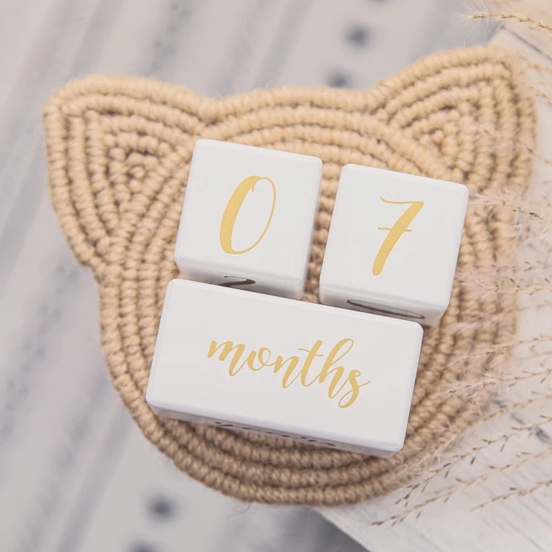 Set of 3 engraved white wooden baby calendar