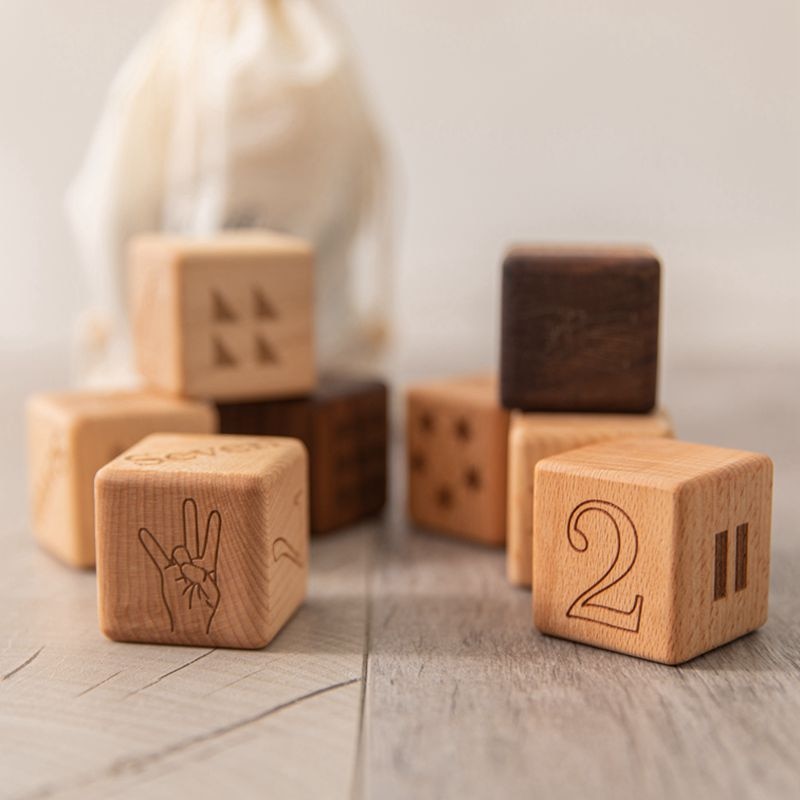 1 Set of wooden blocks